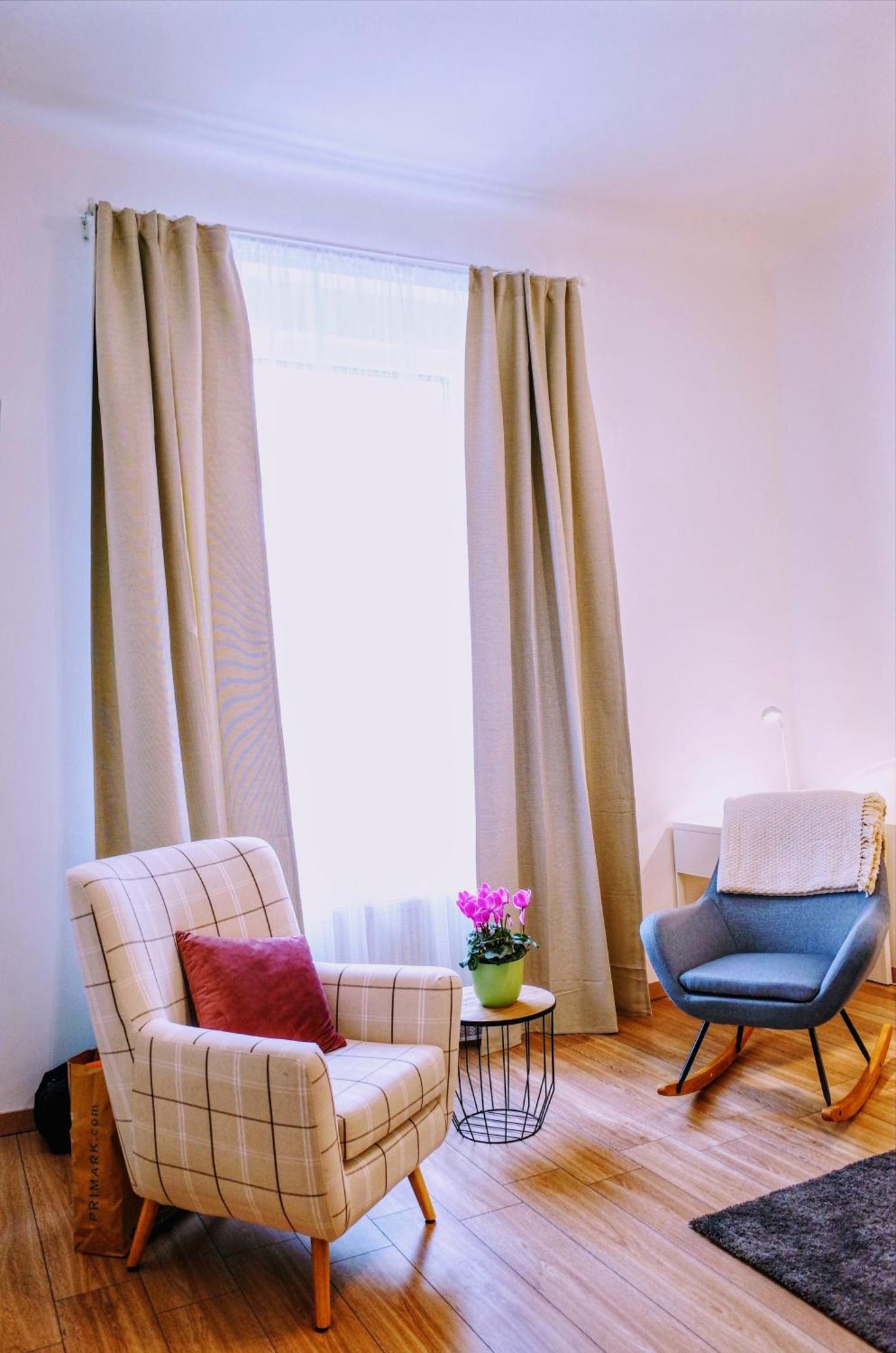 Sedaki In The Center Of Apartment *
