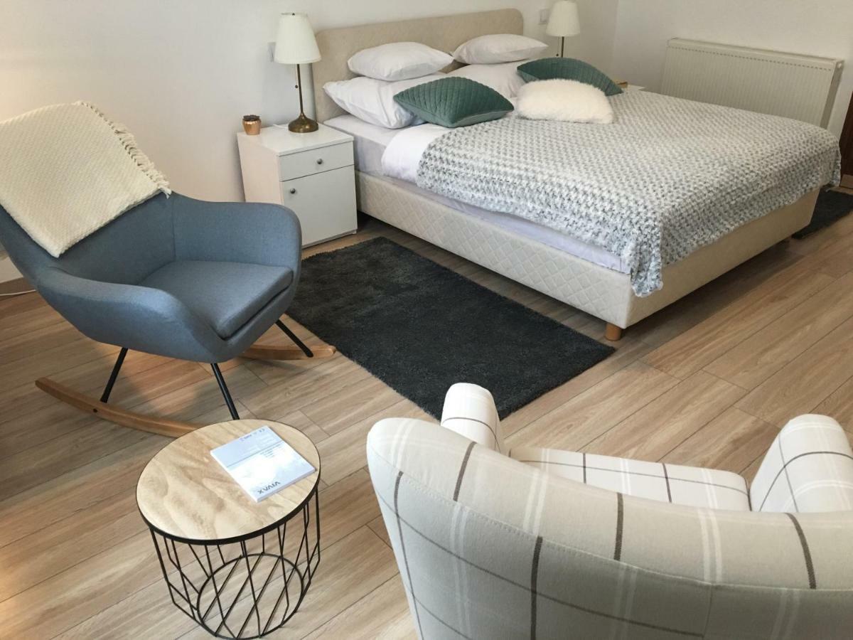 Sedaki In The Center Of Apartment *